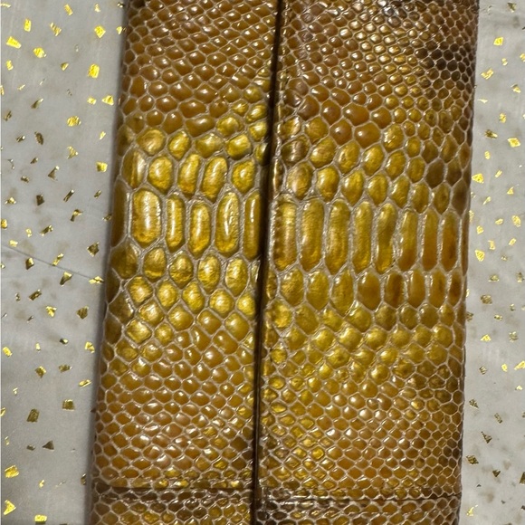 Abas Gold Alligator/snakeskin Textured Leather Clutch - Picture 1 of 4